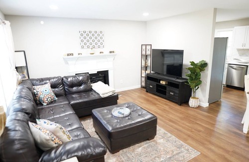 Bynum House | 2 BED, Tv, Moroccan Style, kids essentials, Walk to Golf, close to shopping