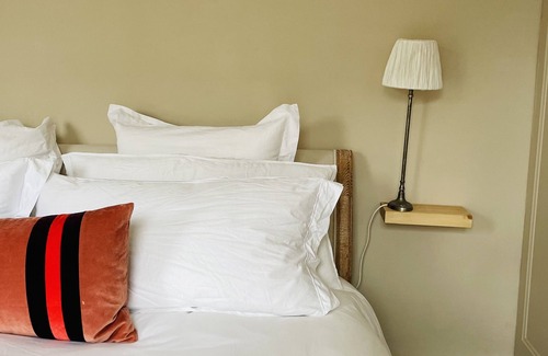 Golborne House | 2 bed Victorian townhouse Queens Park, Westminster, 5 mins from Portobello rd