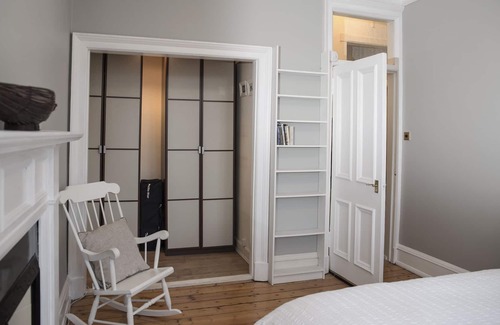 Stockbridge Apartment | 2 bedrm Edinburgh apartment, 1 mile from Castle.