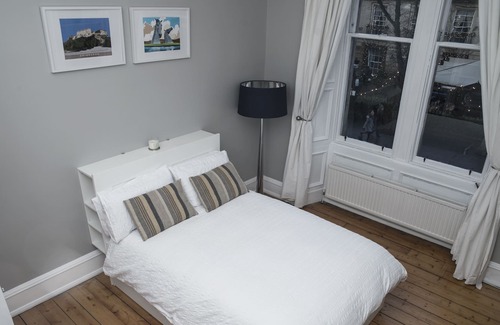 Stockbridge Apartment | 2 bedrm Edinburgh apartment, 1 mile from Castle.