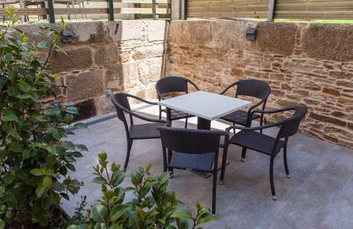 Santiago de Compostela Apartment | 2 bedroom apt. 3 min. walking to cathedral - garden terrace wifi elevator - P1