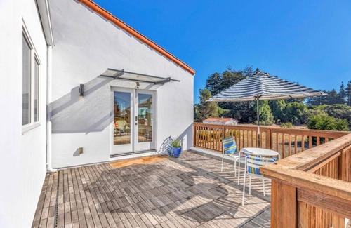 Soquel Apartment | 2 Bedroom 1.5 Bathroom. Fully furnished. With Pool and Hot Tub Access.