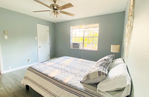 Knoxville Apartment | 2 bedroom/1 bath apartment. Top floor. 10 minutes from downtown Knoxville, TN.