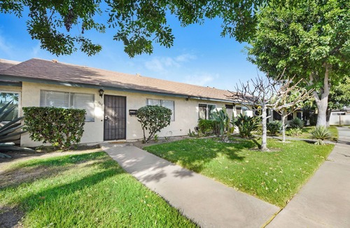Northeast Anaheim Condo | 2 bedroom 1 bath beautiful condo in Placentia with WiFi, AC and two car garage