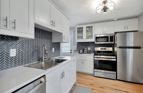 Bloomington House | 2 Bedroom 1 Bathroom Gem