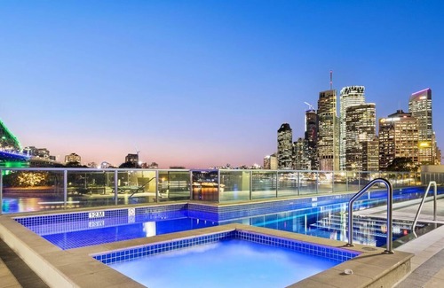 Brisbane Central Business District Apartment | 2 Bedroom 1 Bathroom (RP BS) - Absolute waterfront views of Brisbane River/Storey Bridge and CBD skyline