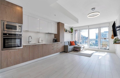 Mount Pleasant Condo | 2 bedroom, 1 parking in the heart of Mt Pleasant