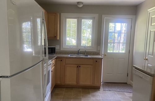 Portland House | 2 bedroom 15 minute drive to in town Portland No Pets