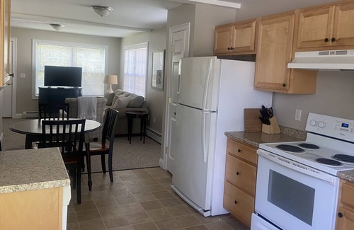 Portland House | 2 bedroom 15 minute drive to in town Portland No Pets