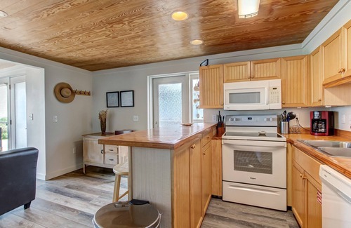 Fernandina Beach Villa | 2 Bedroom/2 Bath Across from the Beach