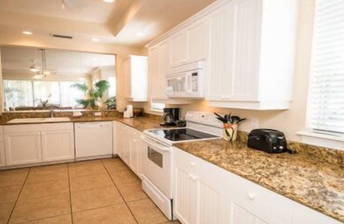 Bradenton Beach Hotel | 2 Bedroom, 2 Bathroom Deluxe Partial Bay View. Pet Friendly