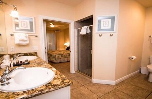 Bradenton Beach Hotel | 2 Bedroom, 2 Bathroom Deluxe Partial Bay View. Pet Friendly