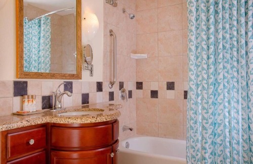 Ko Olina Resort | 2 bedroom, 2 bath, full kitchen-sleep 8, upscale Resort in Kapolei, Oahu.