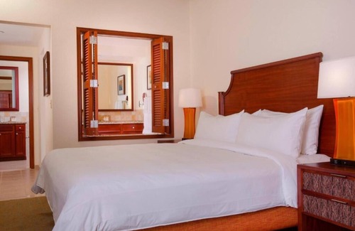 Ko Olina Resort | 2 bedroom, 2 bath, full kitchen-sleep 8, upscale Resort in Kapolei, Oahu.