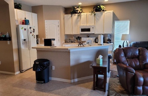 Key Vista House | 2 bedroom 2 bath home close to restaurants, shopping, parks and beaches.