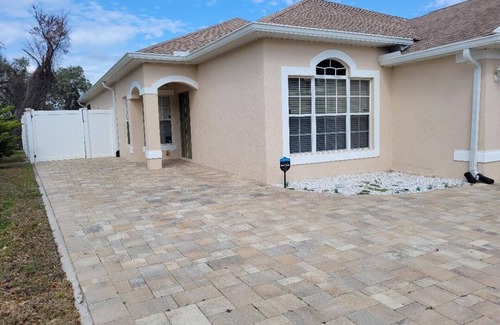 Key Vista House | 2 bedroom 2 bath home close to restaurants, shopping, parks and beaches.