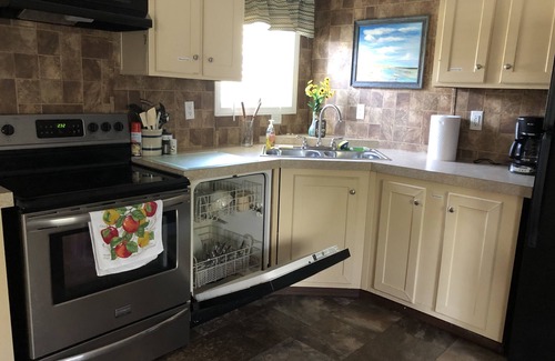 Westgate House | 2 Bedroom 2 Bath Mobile Home in quiet country setting 25 minutes from beach!