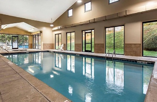 Pigeon Forge Villa | 2 Bedroom 2 Bath near Pigeon Forge and Great Smoky Mountains National Park