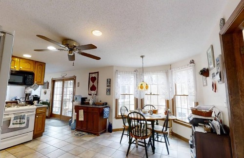 North Eastham House | 2 bedroom 2 bath one mile from beaches