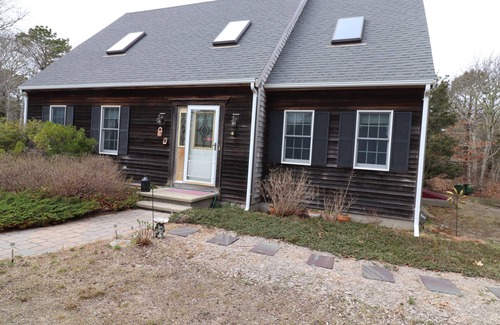North Eastham House | 2 bedroom 2 bath one mile from beaches