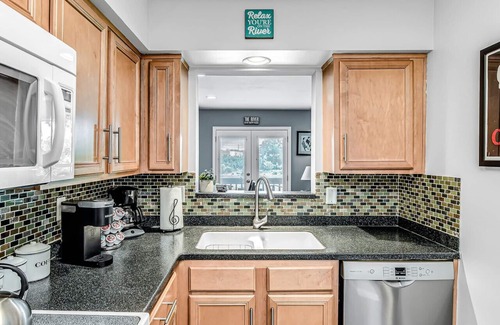 North Capitol Condo | 2 Bedroom, 2 Bath Riverfront View★WALK to Downtown