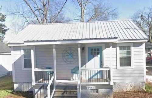 Covington House | 2 bedroom/2 bath Short walk to the square