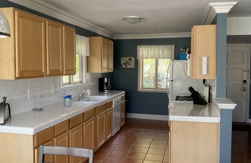 Lantern District House | 2 Bedroom 2 Bath Sleeps 6 Walk to Beach PCH free parking, dog friendly