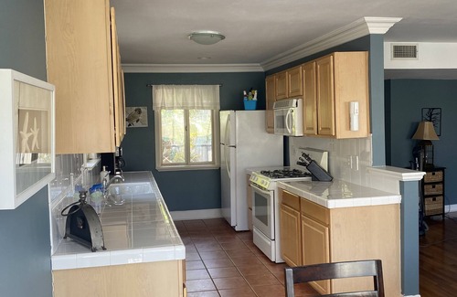 Lantern District House | 2 Bedroom 2 Bath Sleeps 6 Walk to Beach PCH free parking, dog friendly