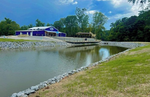 Gadsden RV Rental | 2-bedroom 2- Bath with Loft camper in charming Gadsden with Wi-Fi, AC, and pool.
