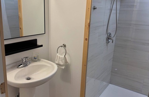 Ottawa Division Apartment | 2-bedroom & 2-bathroom & living room apartment in enjoyable Ottawa with WiFi, AC