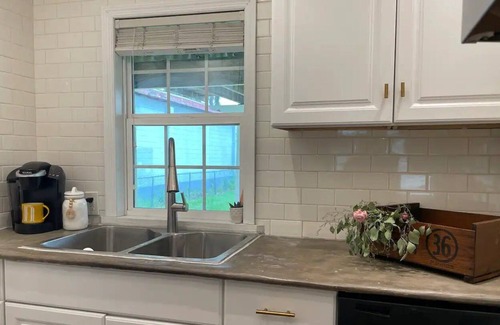 Vamo Apartment | 2 Bedroom 631759 by Houzlet