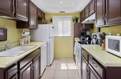 El Mirador Apartment | 2 Bedroom 651221 by Houzlet