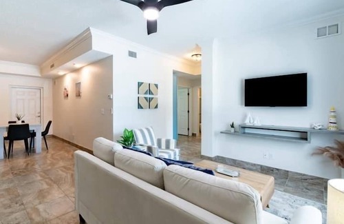 Crescent Beach Apartment | 2 Bedroom 816454 by Houzlet