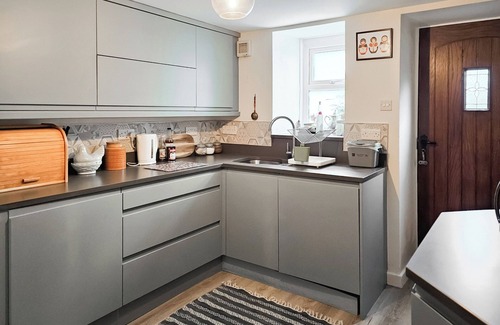 Gwynedd- Snowdonia Cottage | 2 bedroom accommodation in Capel Curig, near Betws-Y-Coded