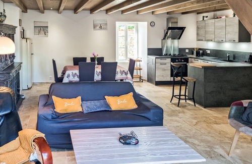 Saint-Just-Luzac House | 2 bedroom accommodation in Saint-Just-Luzac