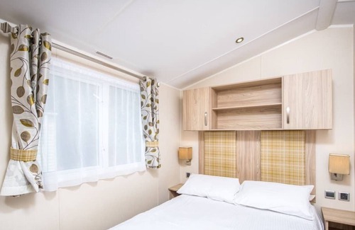 Burnham-on-Sea Ski Chalet | 2 bedroom accommodation in Burnham-on-Sea
