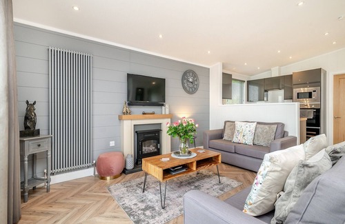 Shepton Mallet Ski Chalet | 2 bedroom accommodation in Midsomer House, East Compton