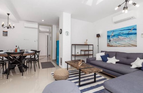 Miholascica House | 2 bedroom accommodation in Miholascica
