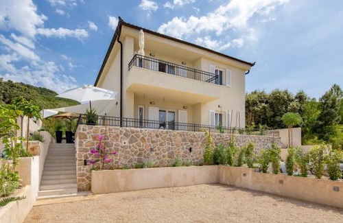 Miholascica House | 2 bedroom accommodation in Miholascica