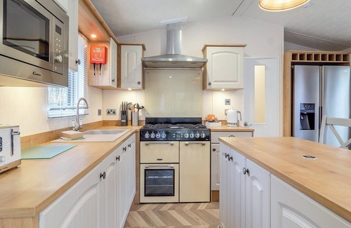 Woolverstone Cabin | 2 bedroom accommodation in Woolverstone, Ipswich