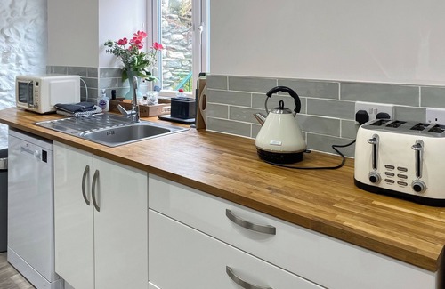 Dwygyfylchi Cottage | 2 bedroom accommodation in Penmaenmawr, near Conwy