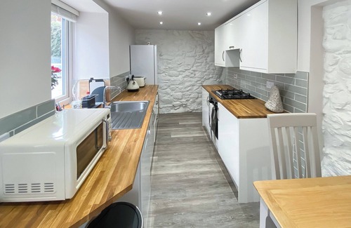 Dwygyfylchi Cottage | 2 bedroom accommodation in Penmaenmawr, near Conwy