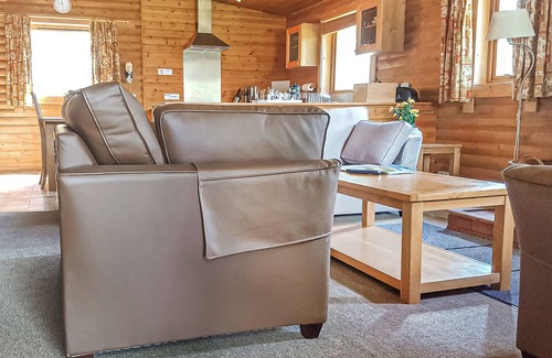 Pentrefelin Ski Chalet | 2 bedroom accommodation in Llandeilo, Nr Carmarthen