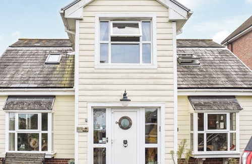 Totland Bay Cottage | 2 bedroom accommodation in Totland Bay