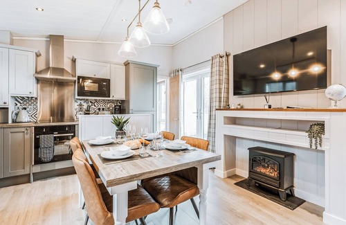 Bridgnorth Ski Chalet | 2 bedroom accommodation in Bridgnorth