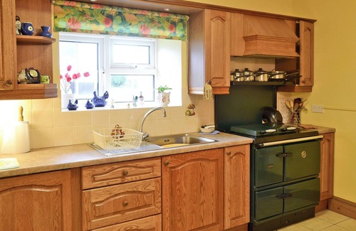 Garn Fadryn Cottage | 2 bedroom accommodation in Dinas, Lleyn Peninsula