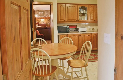 Garn Fadryn Cottage | 2 bedroom accommodation in Dinas, Lleyn Peninsula