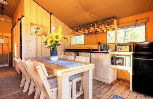 Saddleworth RV Rental | 2 bedroom accommodation in Greenfield