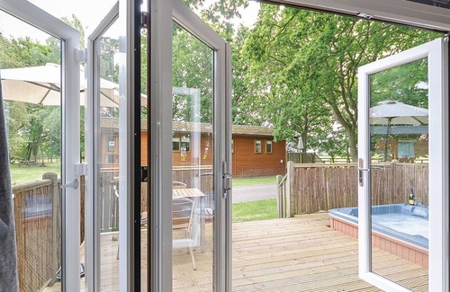 Churchill Cabin | 2 bedroom accommodation in Cotswolds