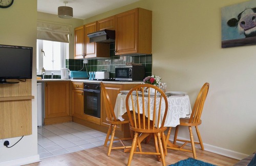 East Huntspill Cottage | 2 bedroom accommodation in East Huntspill, near Highbridge